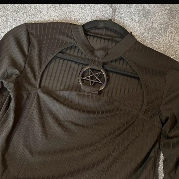 Long sleeve gothic crop top black color with pentagram - Picture 6 of 7